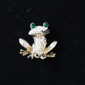 Frog brooch